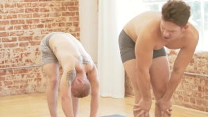 Jizz Orgy: Leo Luckett Heats Up Yoga Class with Arad Winwin