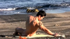 cumfu.com: Beach Bumming in Hawaii with a Twist